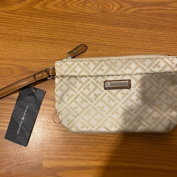Tommy Hilfiger Wristlet (GA) - Picture 2 of 8